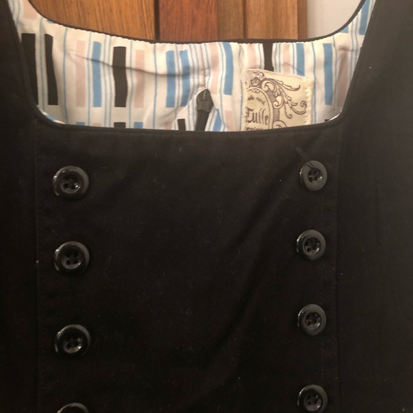 Sleeveless black fit and flare dress - Picture 2 of 4